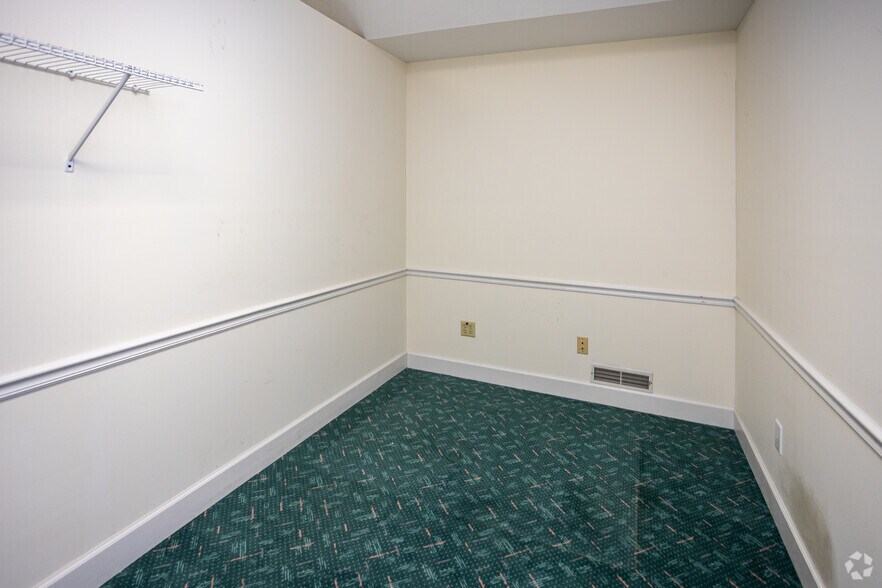 More Photos Of 236 Miller Ave, Crossville Medical For Sale