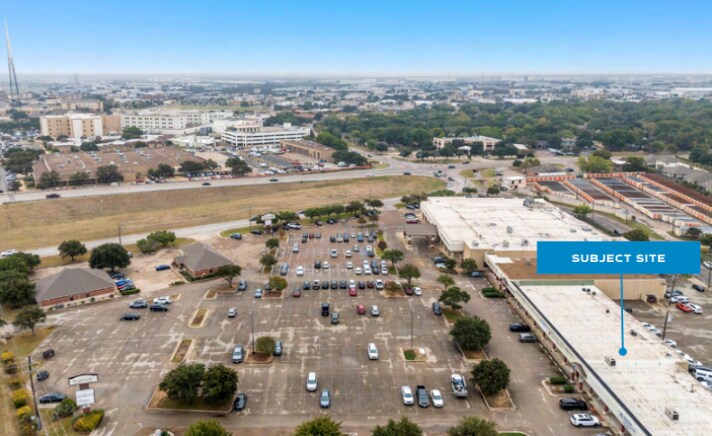 More Photos Of 502-540 Meadowlake Ctr, Waco Storefront For Lease