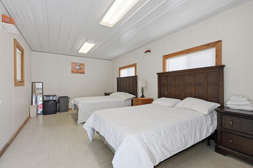 More Photos Of 89 Hunting Quarter Rd, Greenwood Trailer Camper Park For Sale