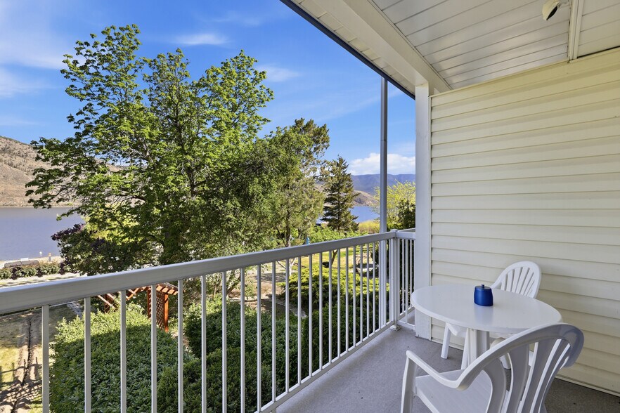 More Photos Of 7001 Savona Access Rd, Thompson-Nicola Hotel For Sale