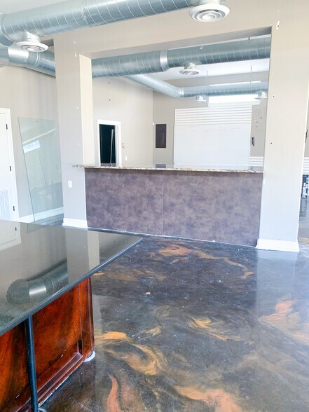More Photos Of 1827 Saint Marys St, San Antonio Office For Sale