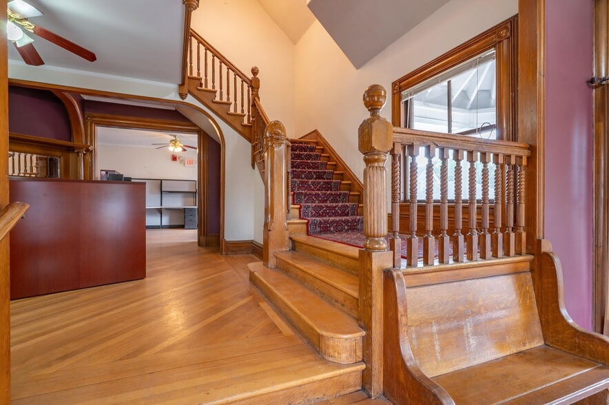 More Photos Of 121 Bay St, Manchester Loft Creative Space For Sale