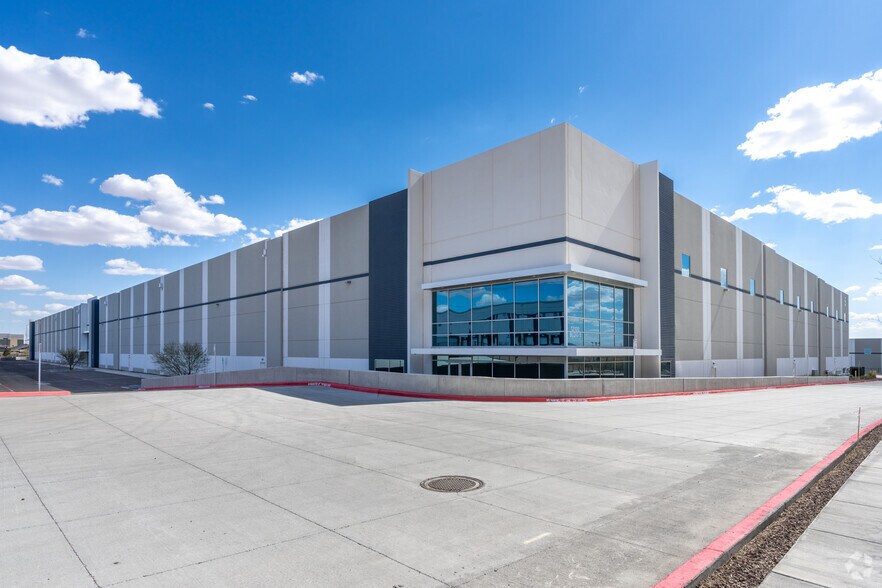 More Photos Of 12100 Emerald Pass Ave, El Paso Distribution For Lease