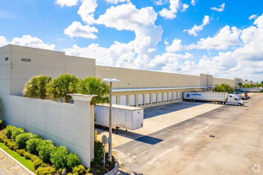More Photos Of 4020 NW 126th Ave, Coral Springs Distribution For Lease