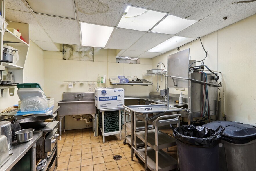 More Photos Of 910 River Rd, Wisconsin Dells Hotel For Sale