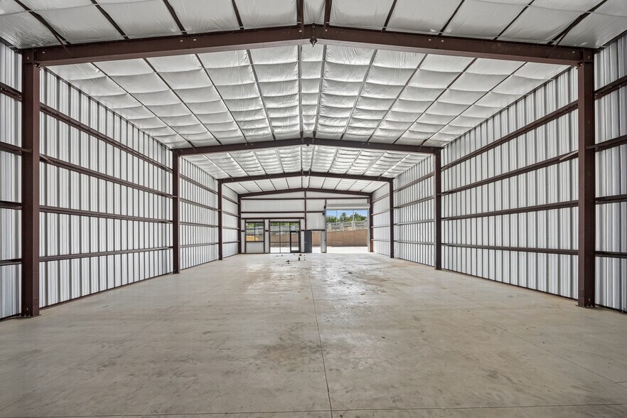 More Photos Of 8218 Homestead Rd, Houston Light Distribution For Sale