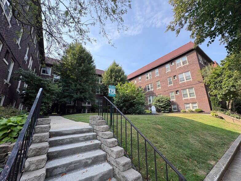 More Photos Of 2740 Hampshire Rd, Cleveland Heights Apartments For Sale