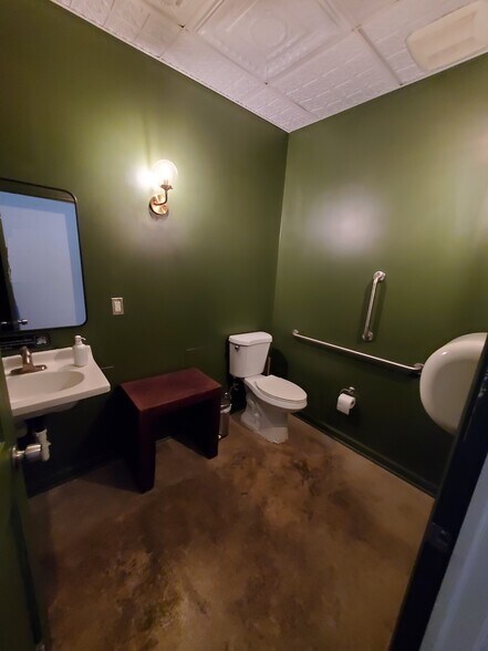 More Photos Of 1506 E Carson St, Pittsburgh General Retail For Sale