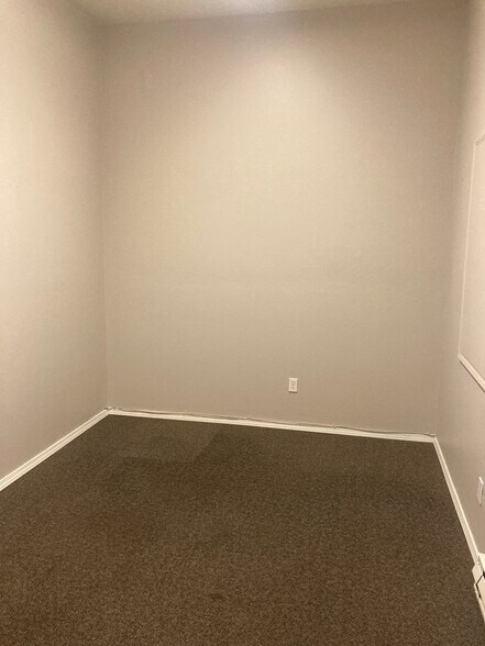 More Photos Of 5920 N Government Way, Coeur d'Alene Office For Lease