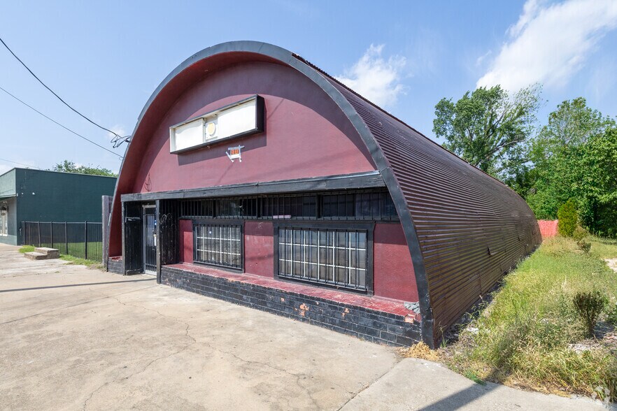 Primary Photo Of 408 N Bryan Ave, Bryan Bar For Sale