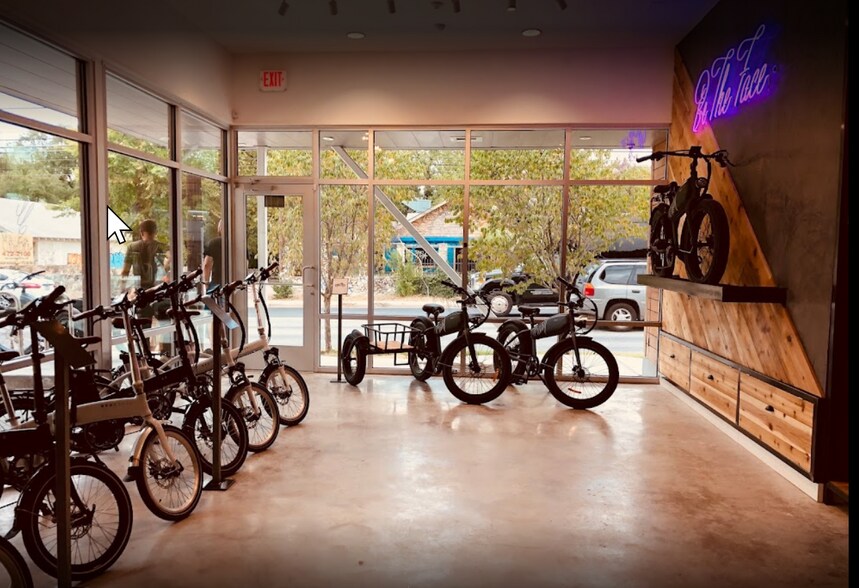 More Photos Of 1632 S 1st St, Austin Office For Lease