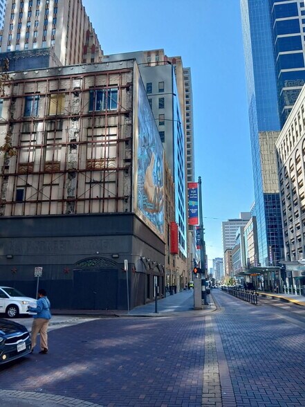 More Photos Of 917 Main St, Houston Apartments For Sale