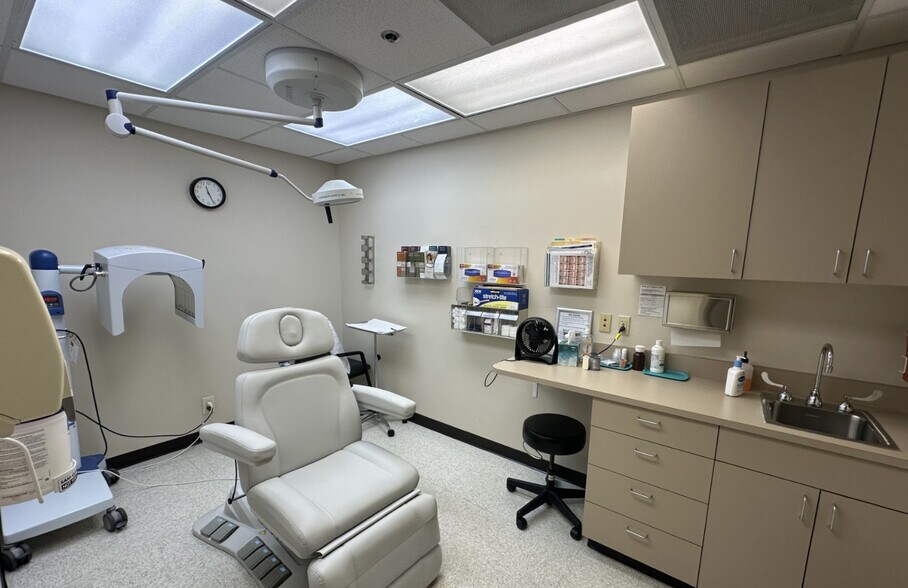 More Photos Of 1229 Madison St, Seattle Medical For Sale