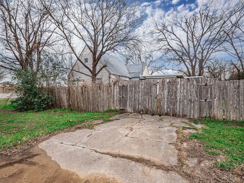 More Photos Of 201 S Highway 183, Leander Flex For Sale