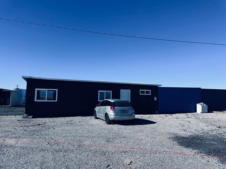 More Photos Of 2761 W Avenue F, Lancaster Manufacturing For Sale