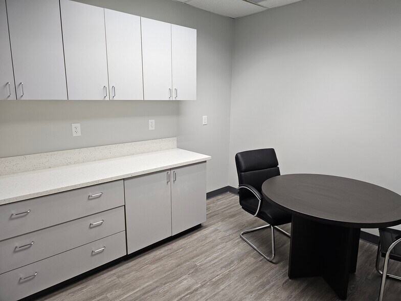 More Photos Of 4109 Guardian St, Simi Valley Manufacturing For Lease