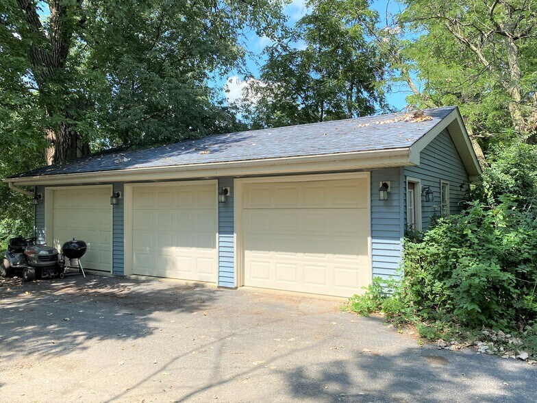 More Photos Of 2013 Beecher Rd, Plano Freestanding For Sale