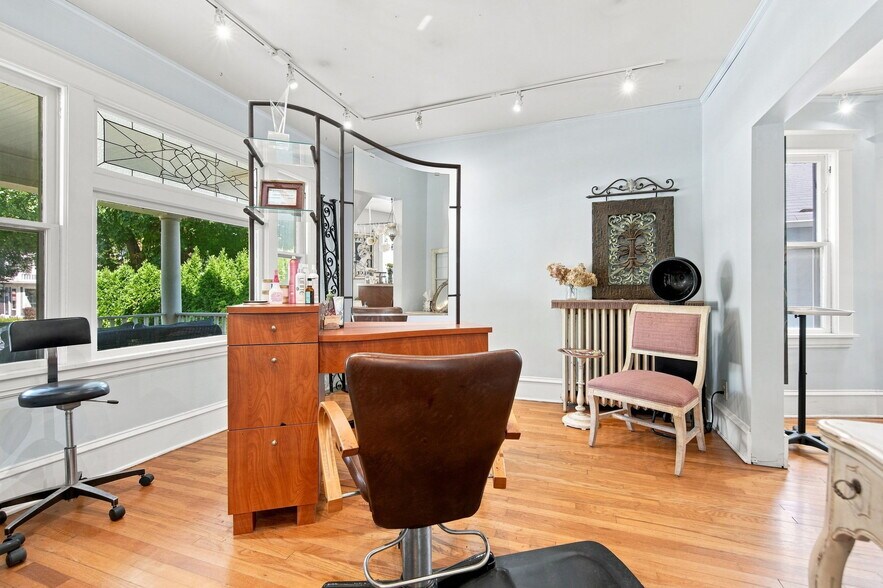 More Photos Of 1208 Grand Ave, Saint Paul Storefront Retail Office For Sale