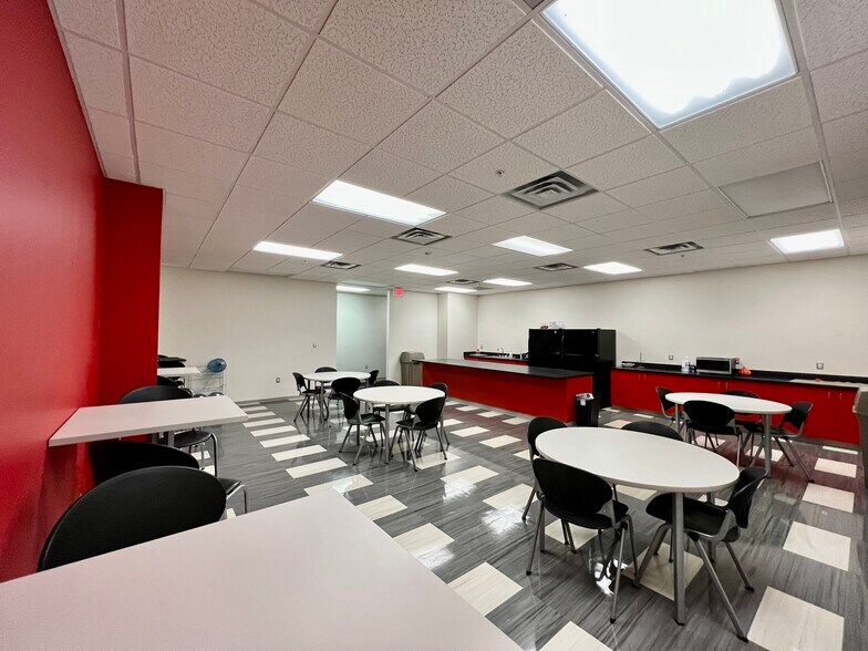 More Photos Of 220 N Sara Rd, Oklahoma City Service For Lease