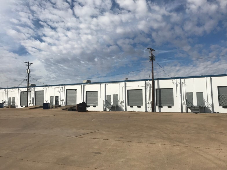 More Photos Of 5848-5884 E Berry St, Fort Worth Unknown For Lease