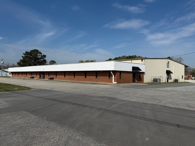 More Photos Of 1682 Middle River Loop, Fayetteville Warehouse For Lease