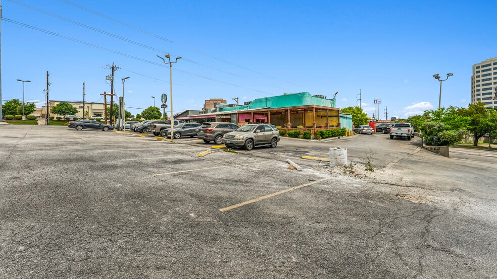 More Photos Of 7870 Callaghan Rd, San Antonio Restaurant For Sale