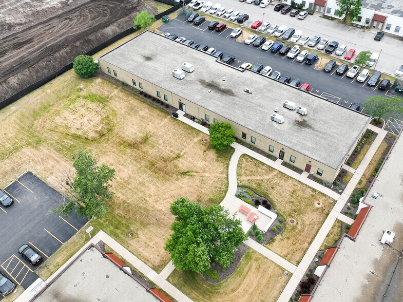 More Photos Of 355 Smoke Tree Plaza Dr, North Aurora Office For Lease