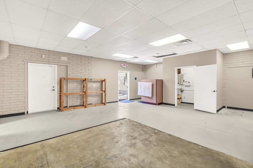 More Photos Of 78 W Ray Rd, Chandler Convenience Store For Lease