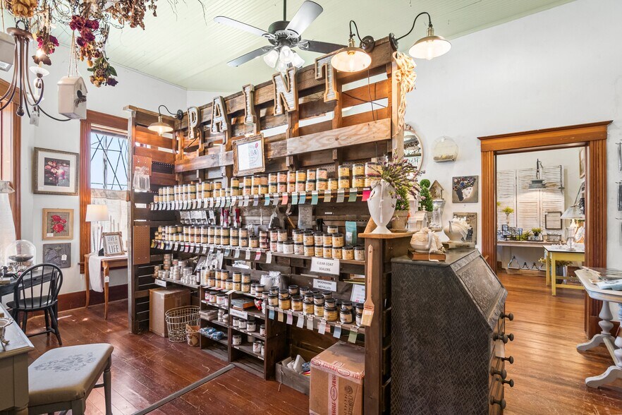 More Photos Of 702 Front St, Comfort Freestanding For Sale