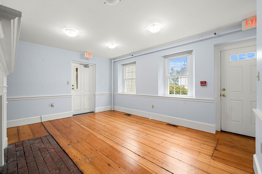 More Photos Of 160 Sylvan St, Danvers Office For Sale