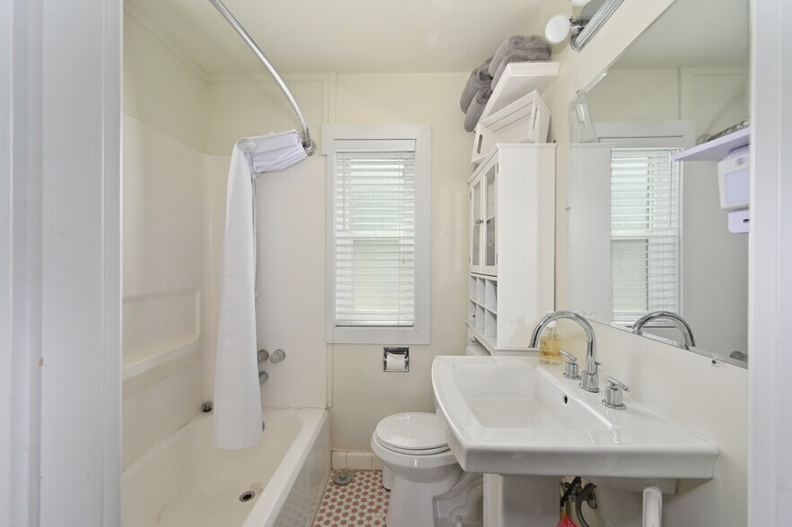 More Photos Of 8716 Sand Point Way NE, Seattle Apartments For Sale