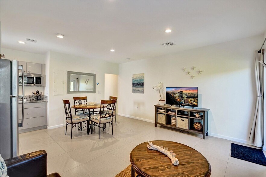 More Photos Of 322 Oklahoma St, Hollywood Multifamily For Sale