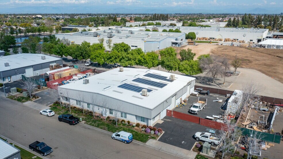 More Photos Of 2960 N Miami Ave, Fresno Warehouse For Lease