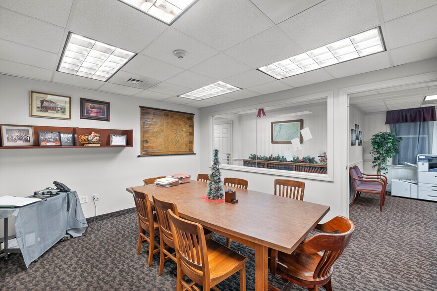 More Photos Of 37 W Middle St, Gettysburg Storefront Retail Residential For Lease