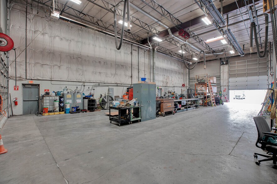 More Photos Of 7025 N Leadbetter Rd, Portland Service For Lease