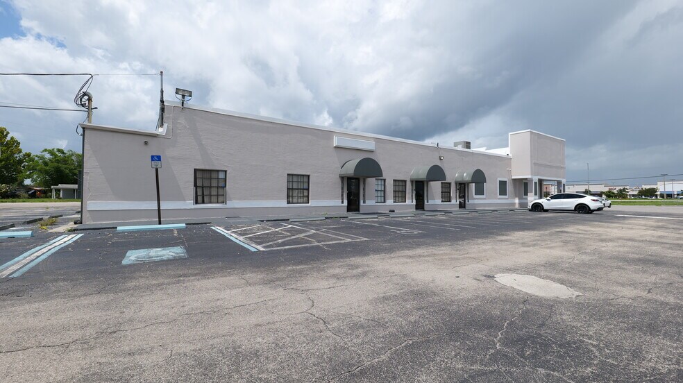 More Photos Of 5114-5134 Us Highway 19, New Port Richey Unknown For Lease