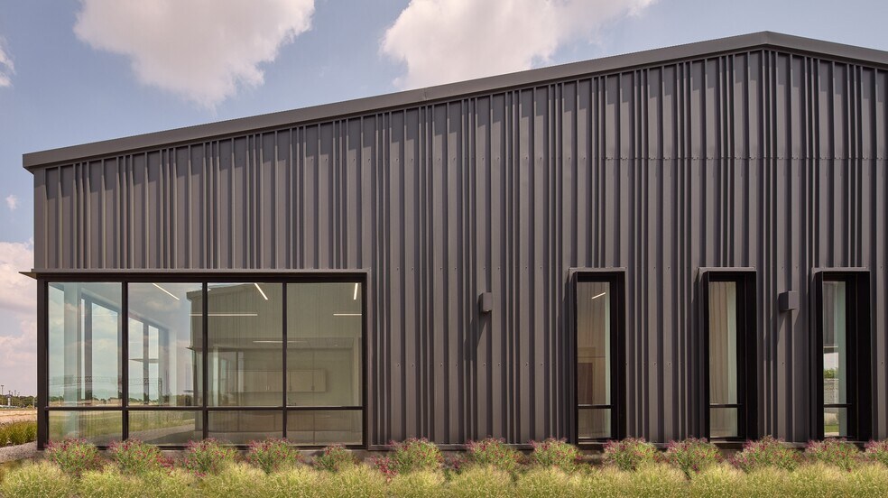 More Photos Of 2200-2300 SE Loop 820 Hwy, Fort Worth Unknown For Lease