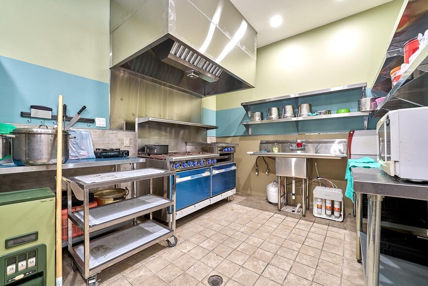 More Photos Of 824 Venice Blvd, Los Angeles Religious Facility For Sale