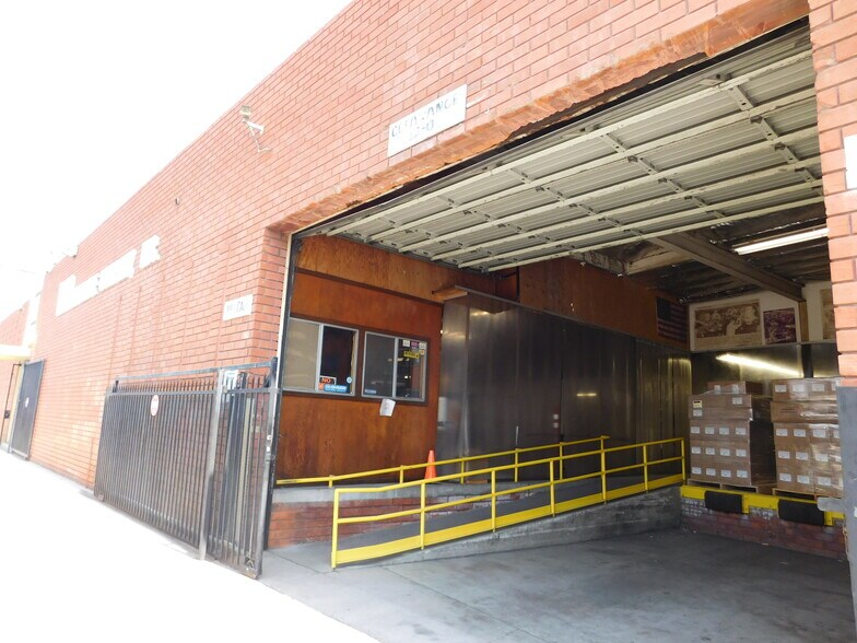 More Photos Of 1567 E 25th St, Los Angeles Manufacturing For Sale