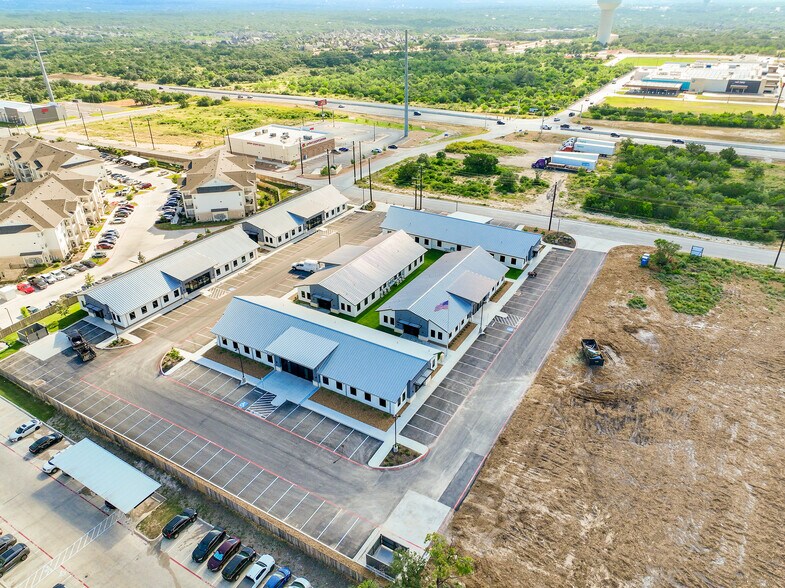 More Photos Of 211 Crossing Ave, San Antonio Office For Sale