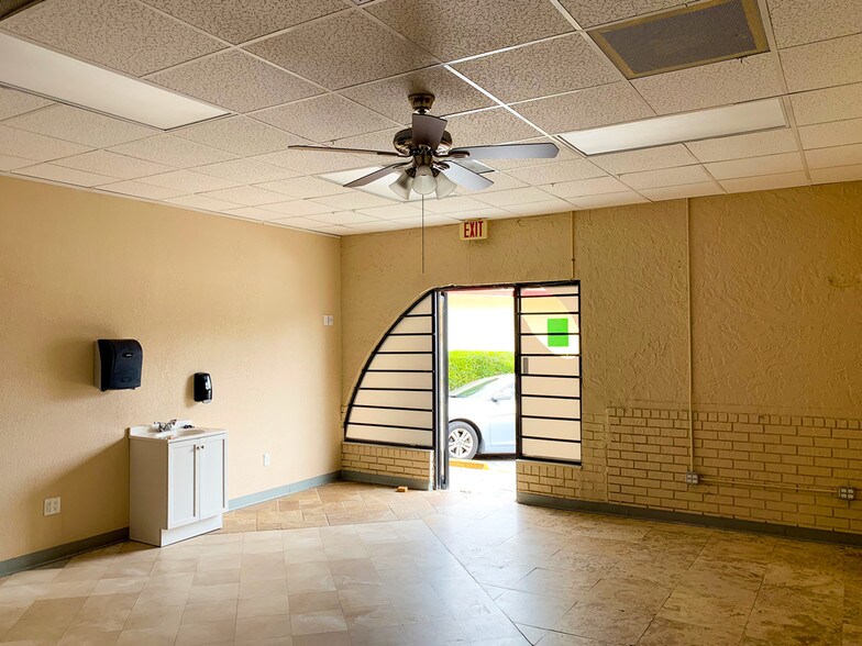 More Photos Of 1302 E Hillsborough Ave, Tampa Freestanding For Lease