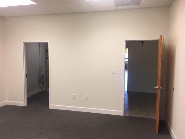 More Photos Of 48 W Montgomery Xrd, Savannah General Retail For Lease