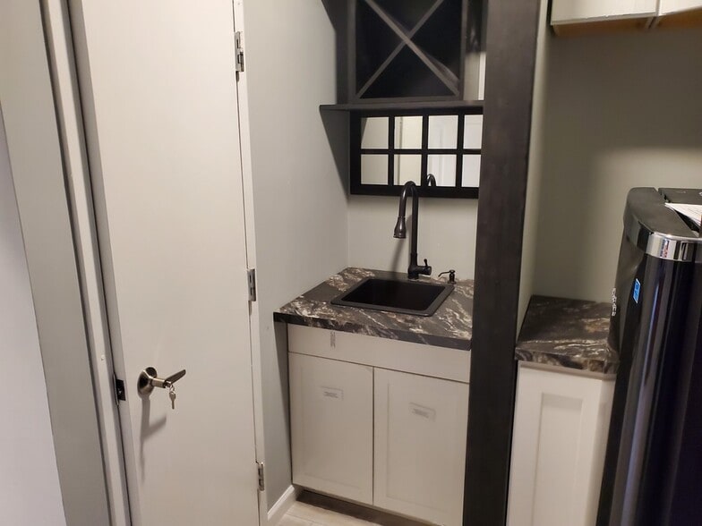 More Photos Of 19618-19620 Club House Rd, Gaithersburg Office For Lease