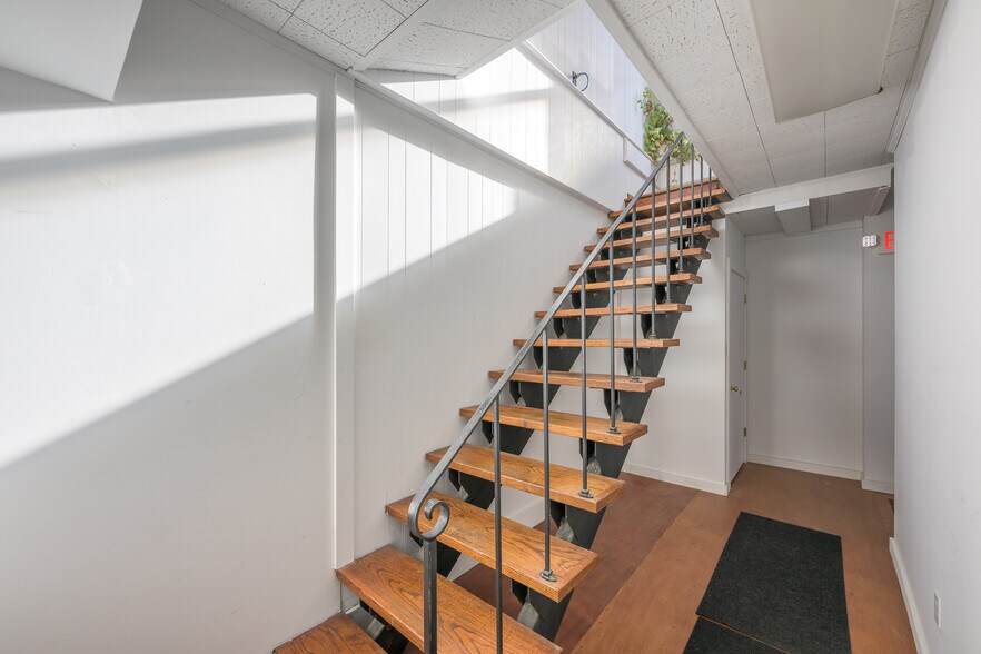 More Photos Of 78-90 Green St, Hudson Flex For Sale