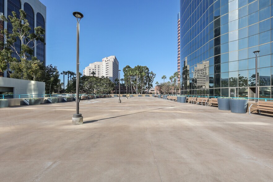 More Photos Of 300 Oceangate, Long Beach Office For Lease