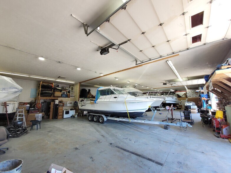 More Photos Of 5750 N Ridge Rd, Madison Light Manufacturing For Sale