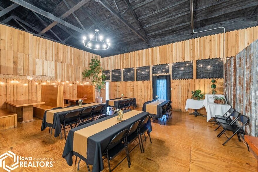More Photos Of 110 E Union St, Unionville Restaurant For Sale