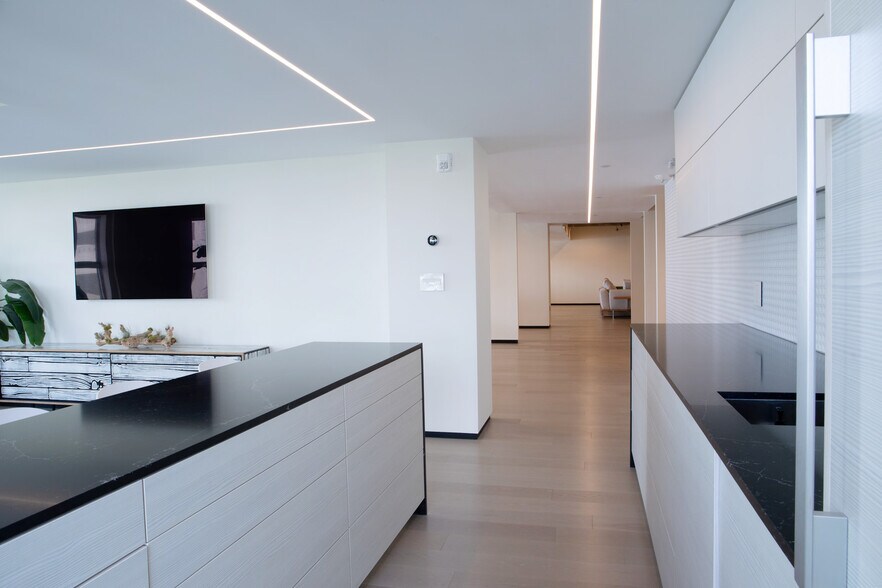 More Photos Of 605 Lincoln Rd, Miami Beach Office Residential For Lease