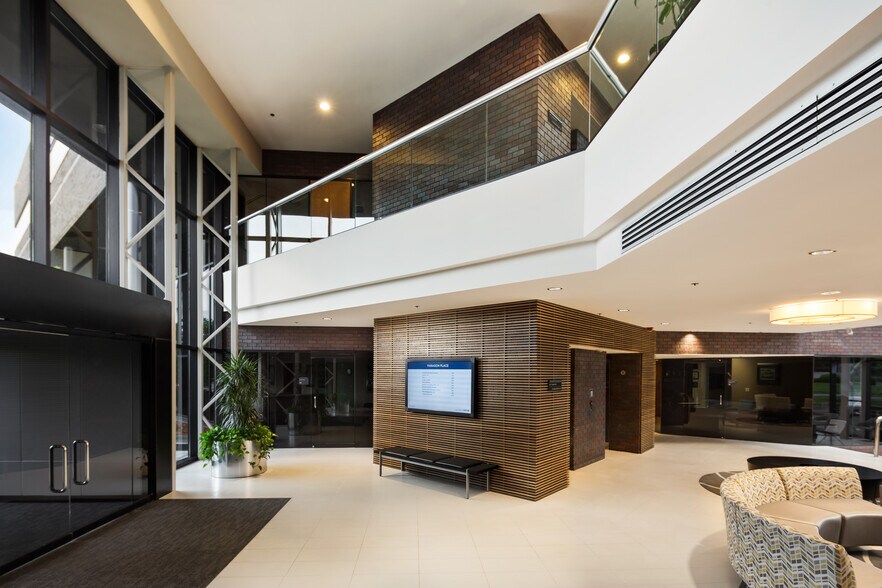 More Photos Of 9100 Shelbyville Rd, Louisville Office For Lease