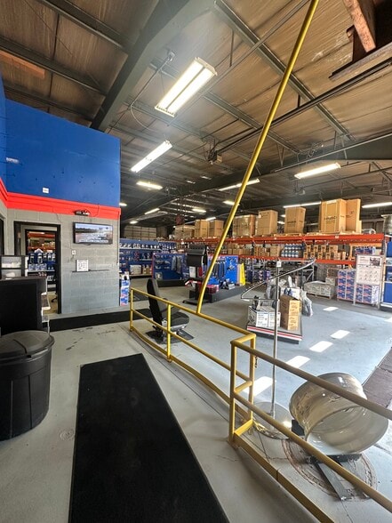 More Photos Of 5301 Crayton Ave, Cleveland Warehouse For Lease